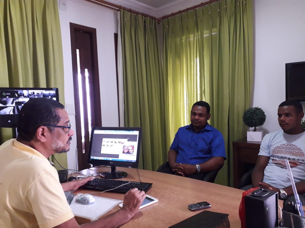 Edmilso e Adenísio com o diretor do CFF, Antônio Franco Nogueira - Foto Jane Pereira Edmilso e Adenísio com o diretor do CFF, Antônio Franco Nogueira - Foto Jane Pereira
